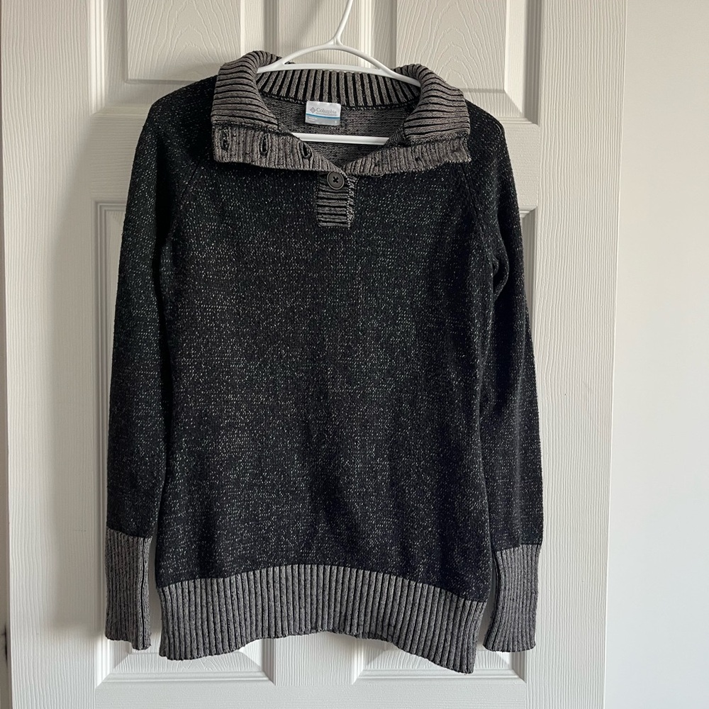 Columbia Sweater with button opening